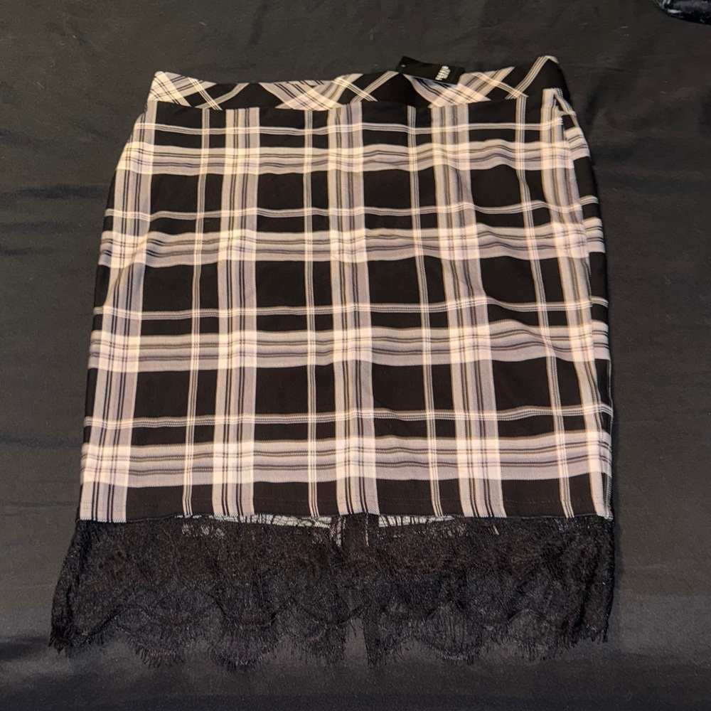 Torrid Black and White Plaid Pencil Skirt with Lace Trim